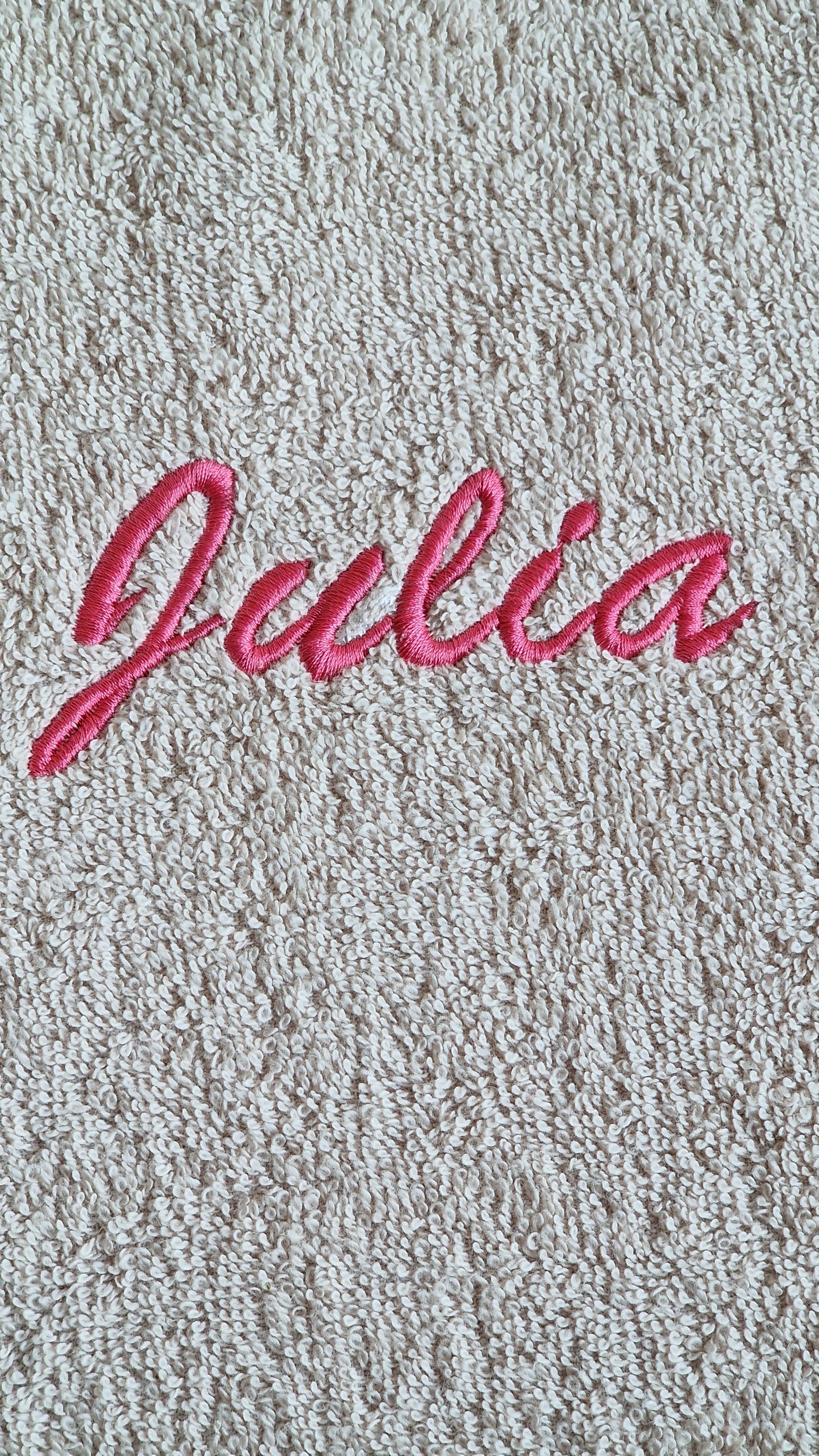 Badponcho in cream met naam geborduurd voor kinderen van 1 tot 5 jaar maat L 55 x 55 cm