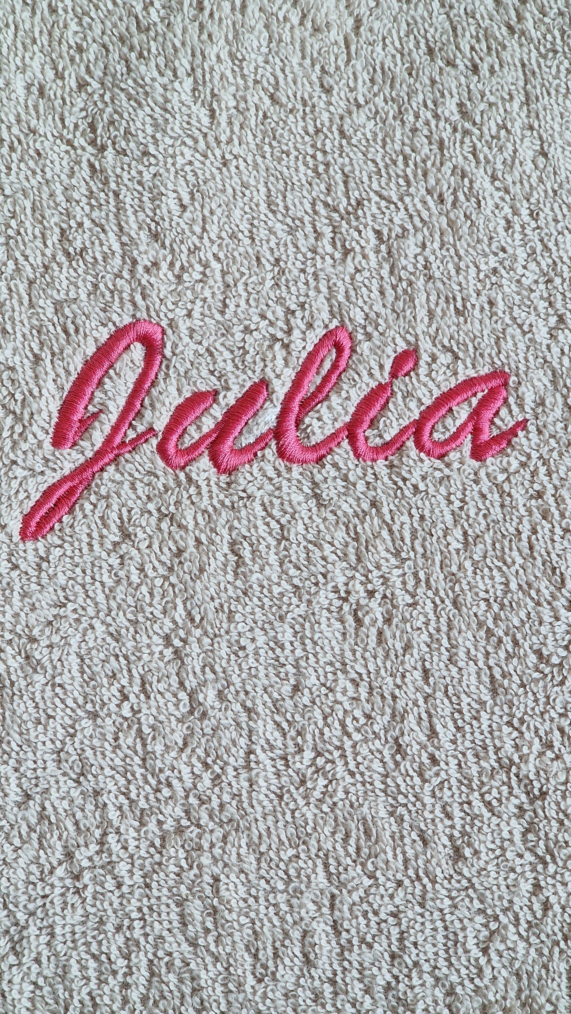 Badponcho in cream met naam geborduurd voor kinderen van 1 tot 5 jaar maat L 55 x 55 cm