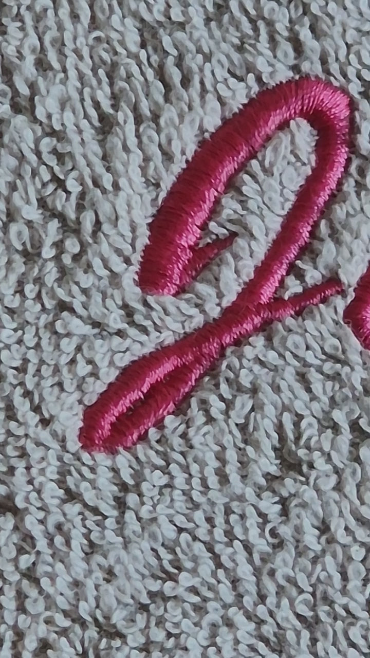 Badponcho in cream voor baby's met naam geborduurd in maat S 45 x 45 cm